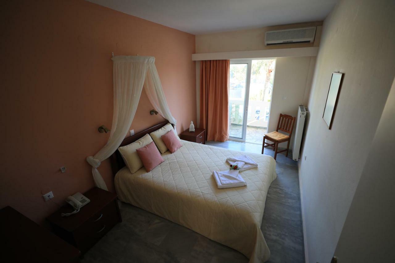 Malou Apartments Kato Daratso Esterno foto